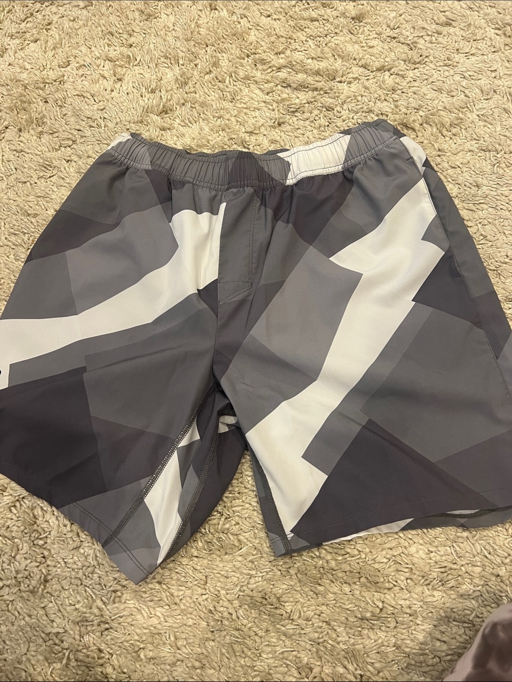 Men's Gray Geometric Athletic Shorts-Peloton size Large. 
Built in shorts/liner